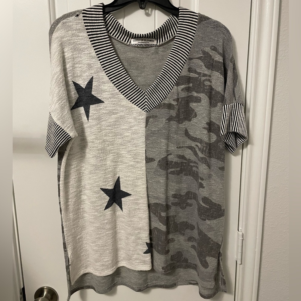 Giddy Up Glamour printed T-shirt. Very comfy and stylish. Size medium
